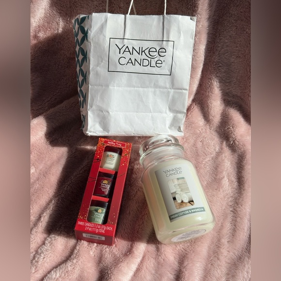 🎁✨ Luxe Yankee Candle Gift Set – Large Jar + 3 Holiday Minis | Giftable Home - Picture 1 of 3